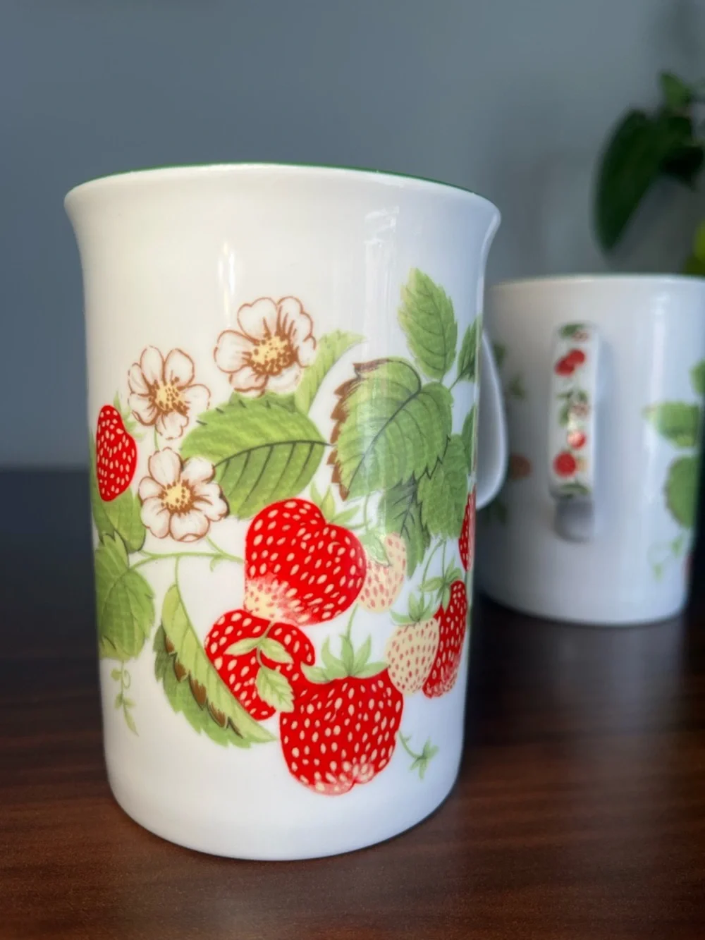 2 'Strawberry Fruit Garden' 1990 mugs. Roy Kirkham fine bone china. - Picture 11 of 13